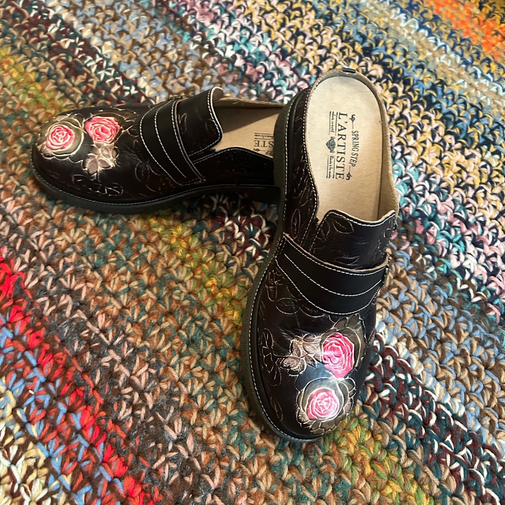 L’ Artiste by Spring Step  Floral Embossed Leather Clogs/Mule in Red 40, Size: 9